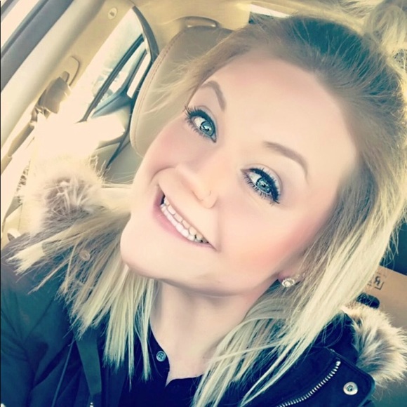 Meet your Posher, Danielle - Picture 1 of 1